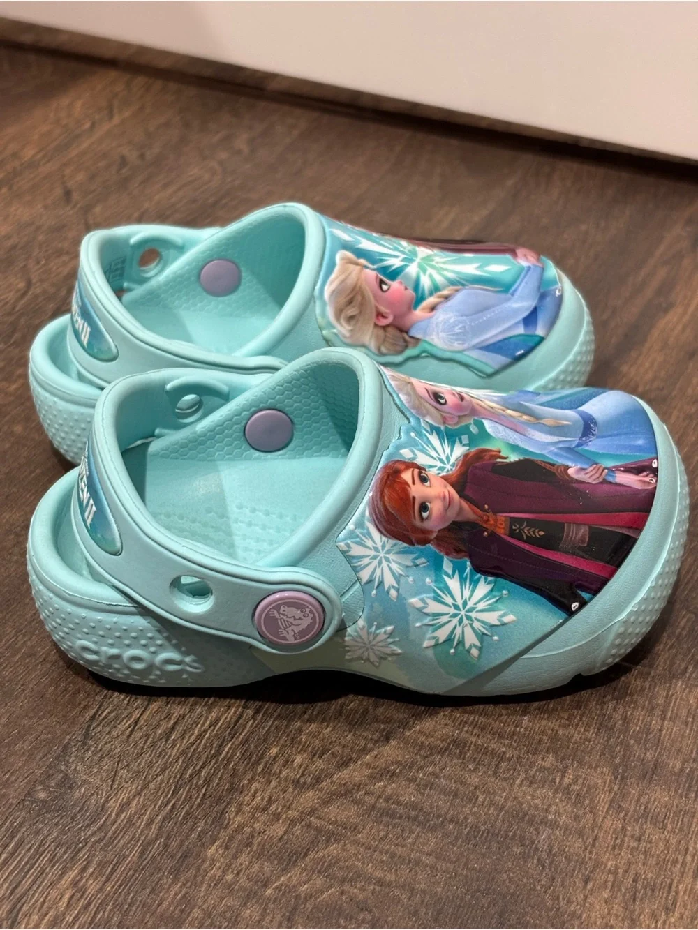Disney Frozen II Crocs 6 Toddler Girls Elsa Anna Light Blue